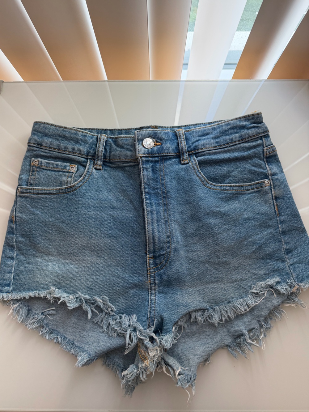 Levi’s High-Rise Frayed Hem Denim Shorts - Light Blue - Size 6